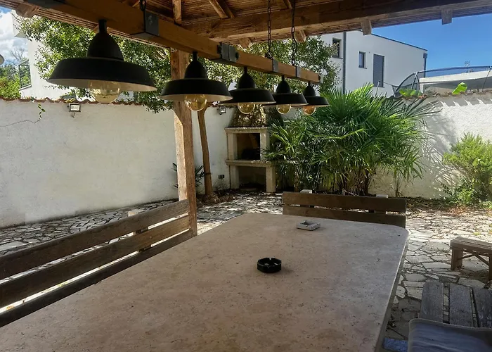 Aryan ホームステイ ポレッチ