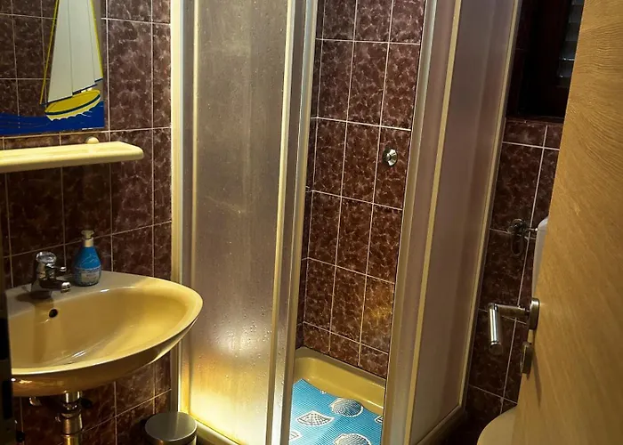 ホームステイ Aryan ポレッチ